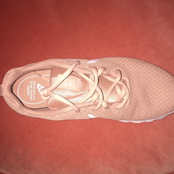 Women's Air Max Motion Lw Running Shoe Mauve - Picture 5 of 8